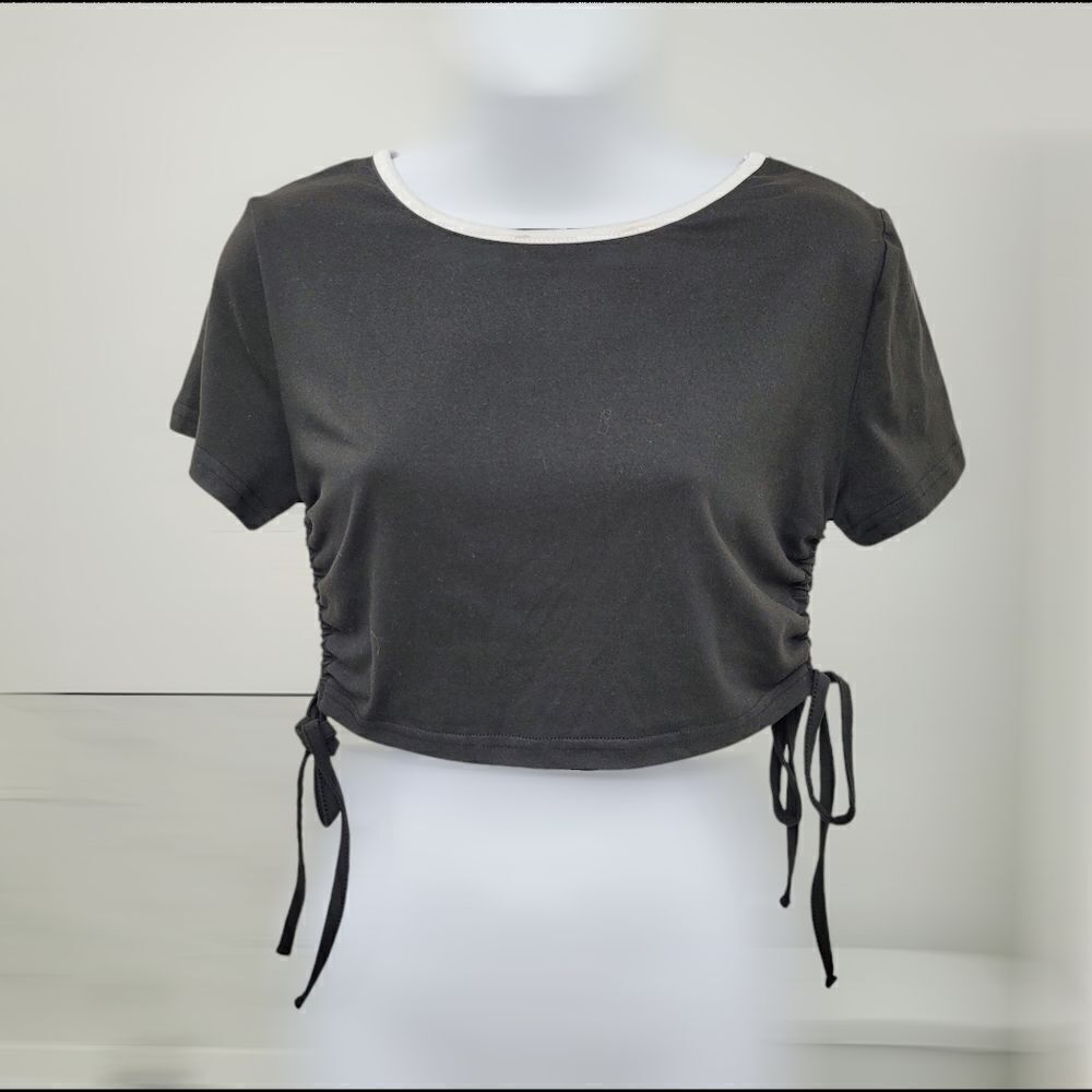 2/$20 Y2K Black & White Crop Top Size: Small